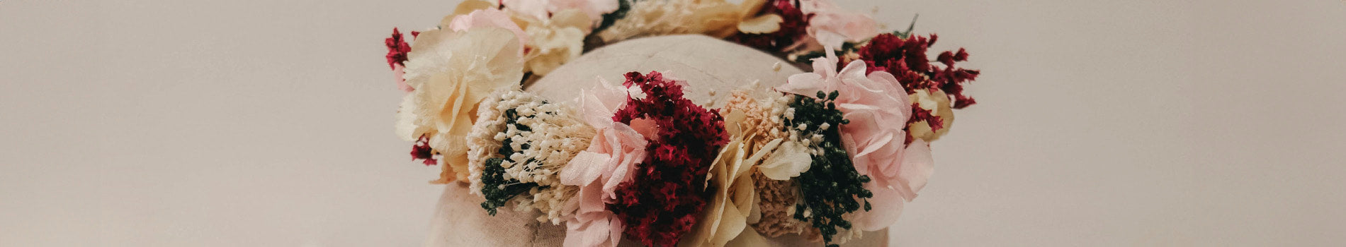 Combina el tocado de flores con tu vestido de comunión