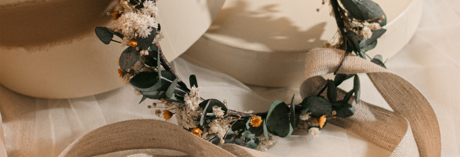 Diademas de flores, el complemento perfecto para las bodas Boho Chic