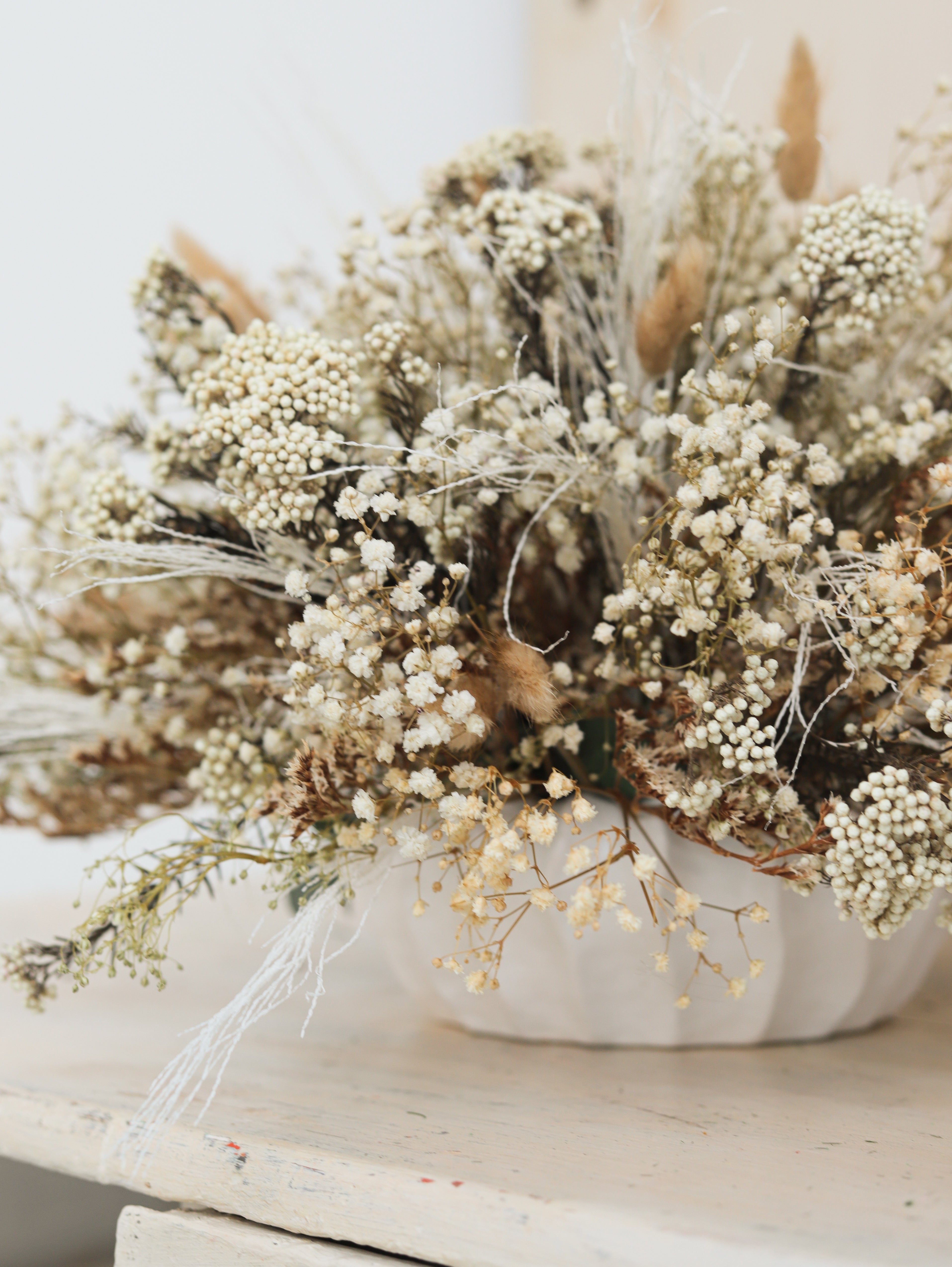 centro floral beige