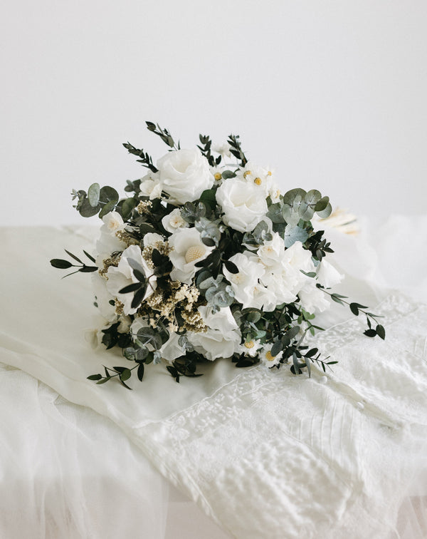 ramo novia flores blancas y verdes