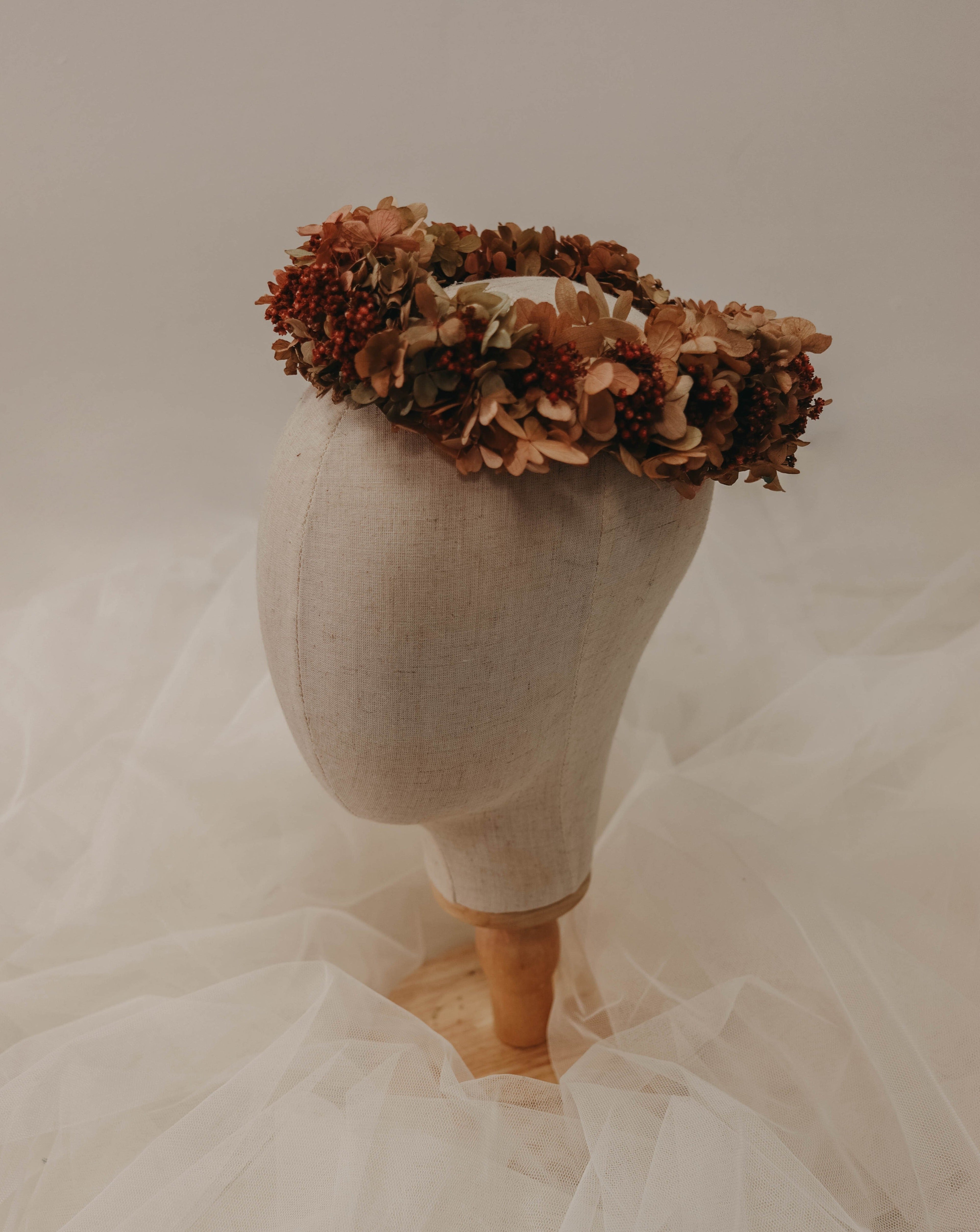 corona niña hortensias color teja