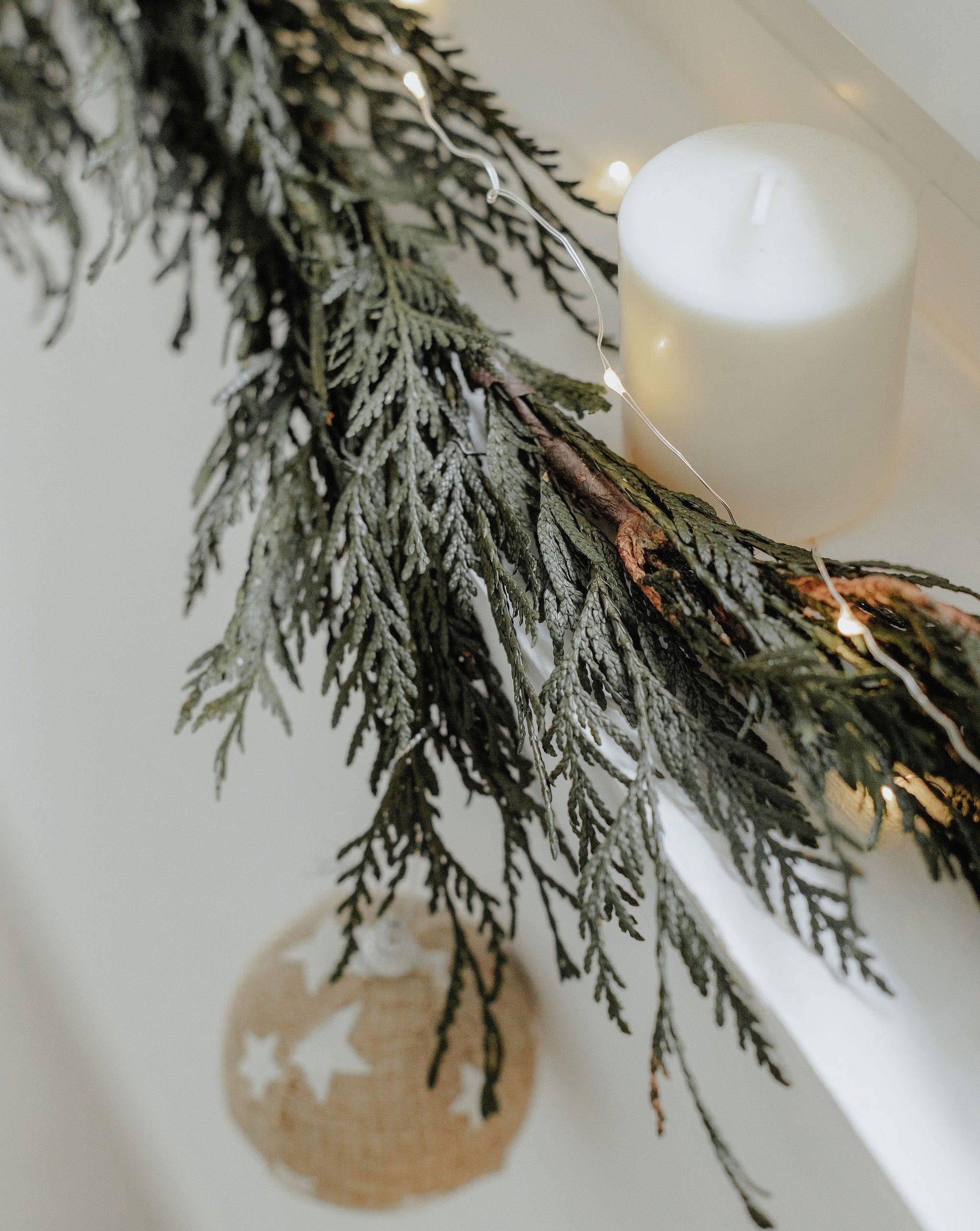 guirnalda tuya decoracion navidad flores preservadas