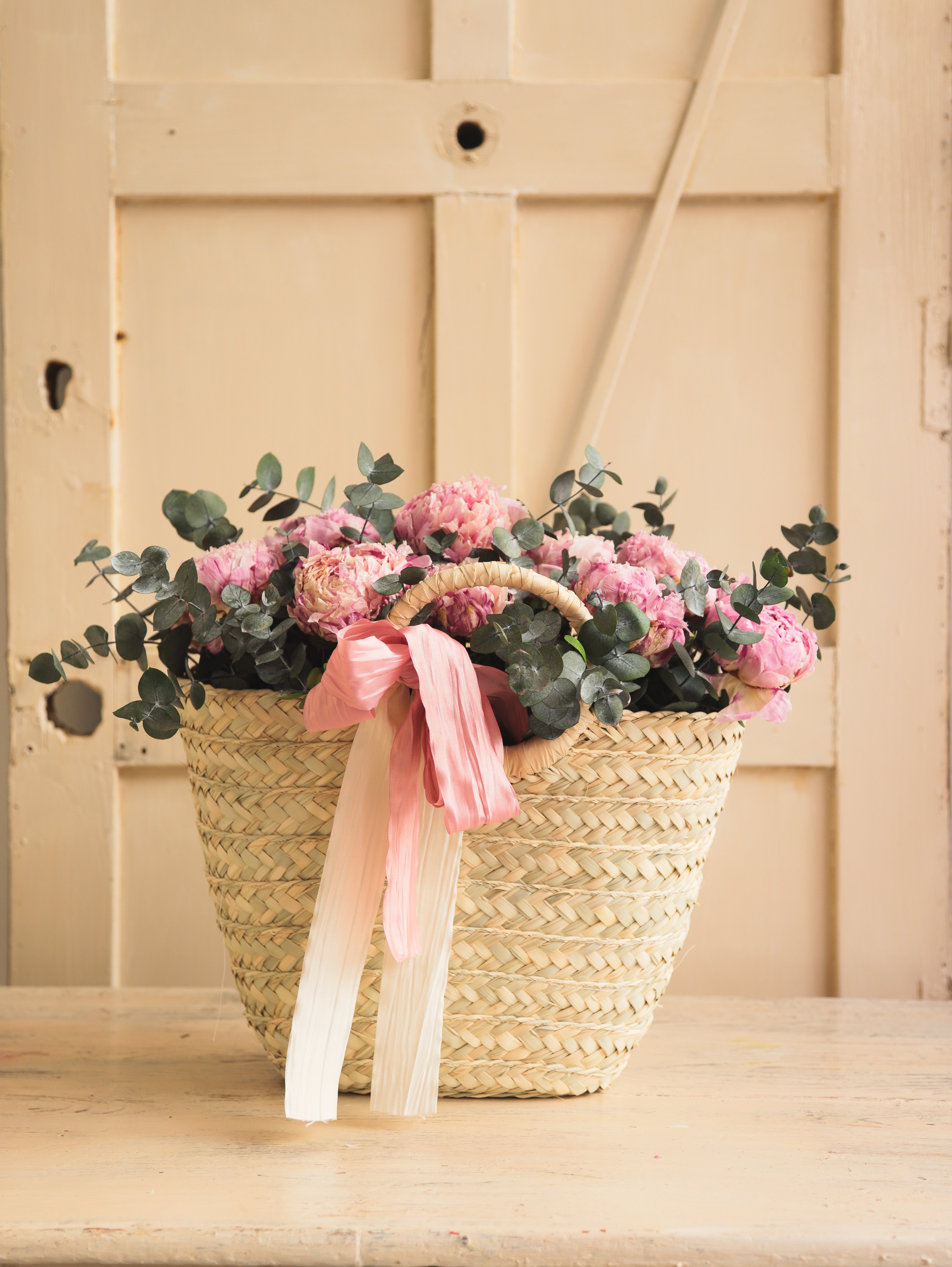 regalo cesta peonia