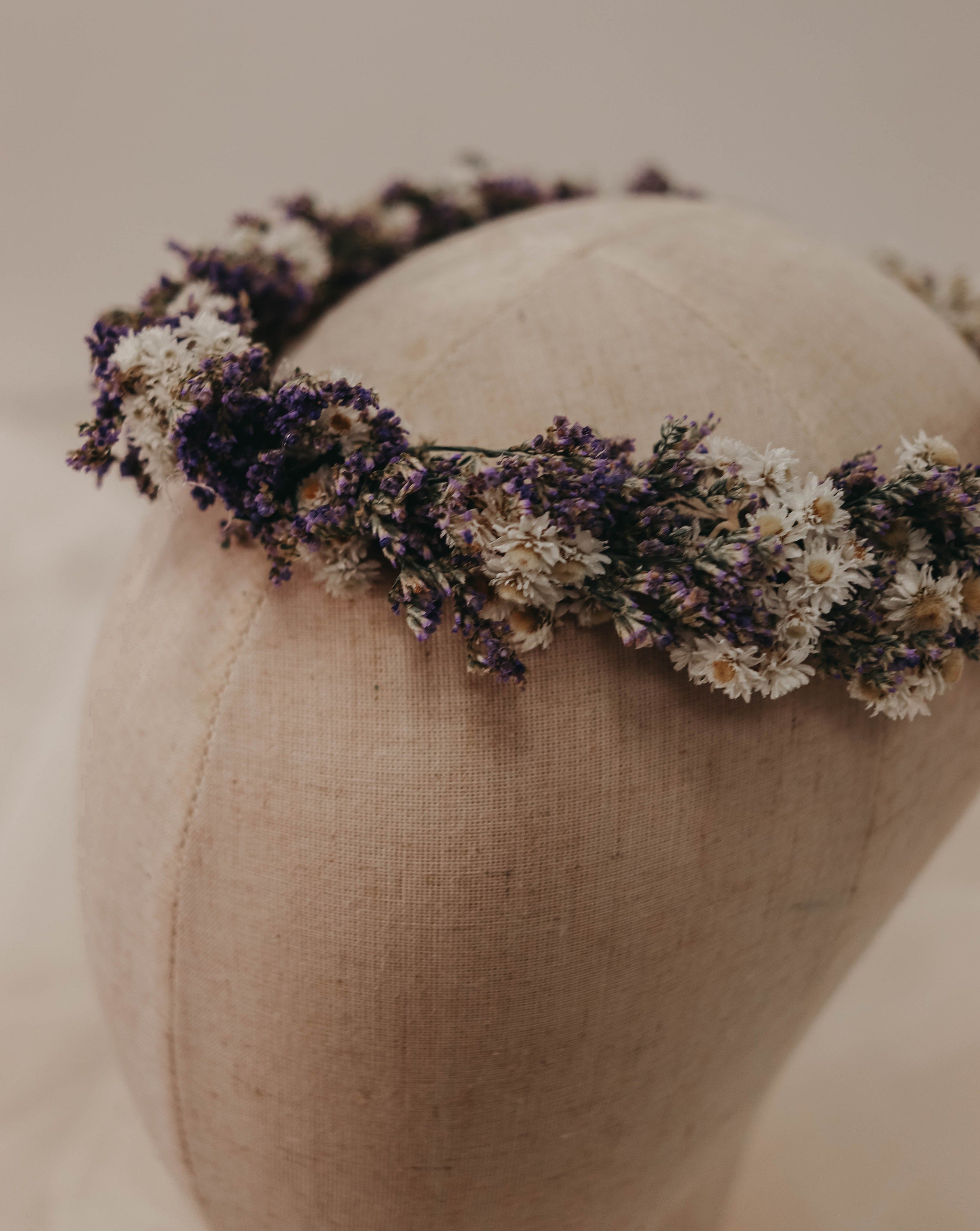 niña cabeza flores silvestre