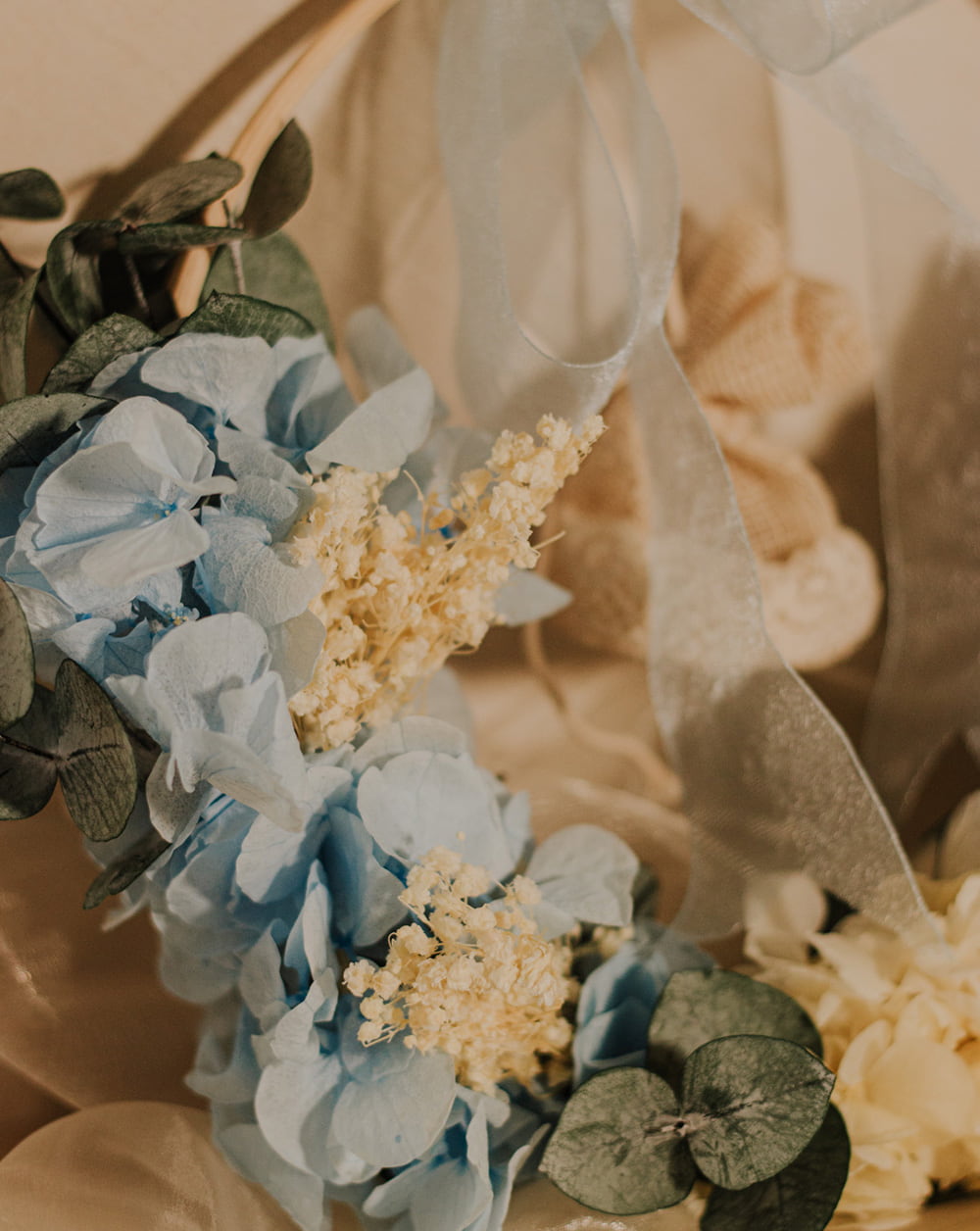 hortensia azul anillos porta alianzas flores preservadas Flores de hortensia azul y blanca con eucalipto cinerea y brooms blanco.
lazada