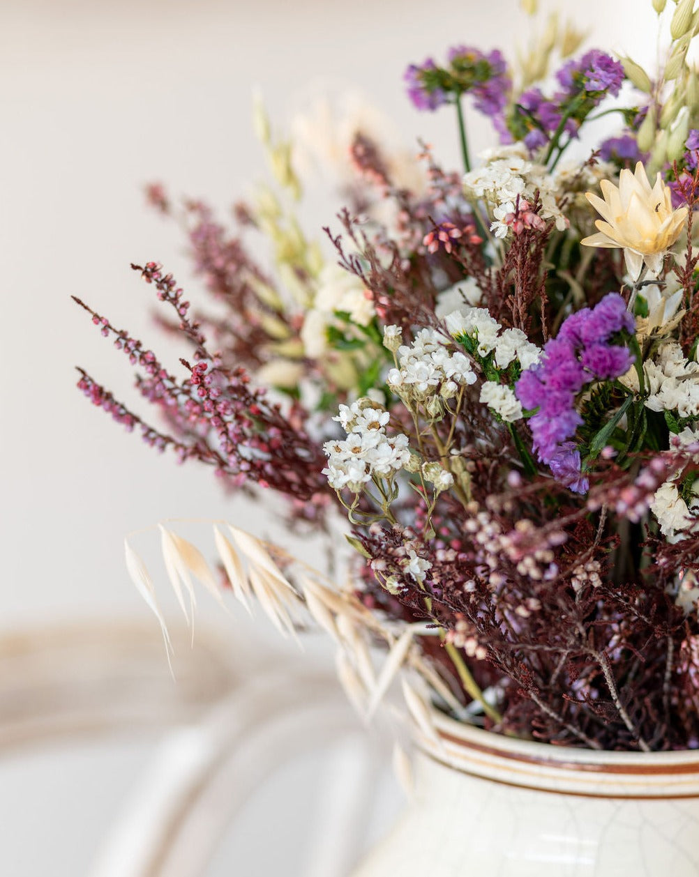 Ramo morado con margaritas