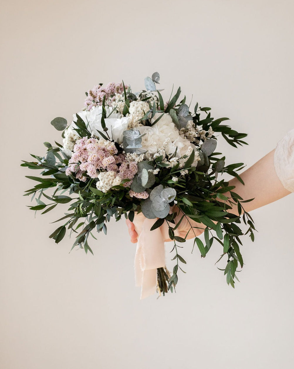 ramo rosas , hortensia y limonium