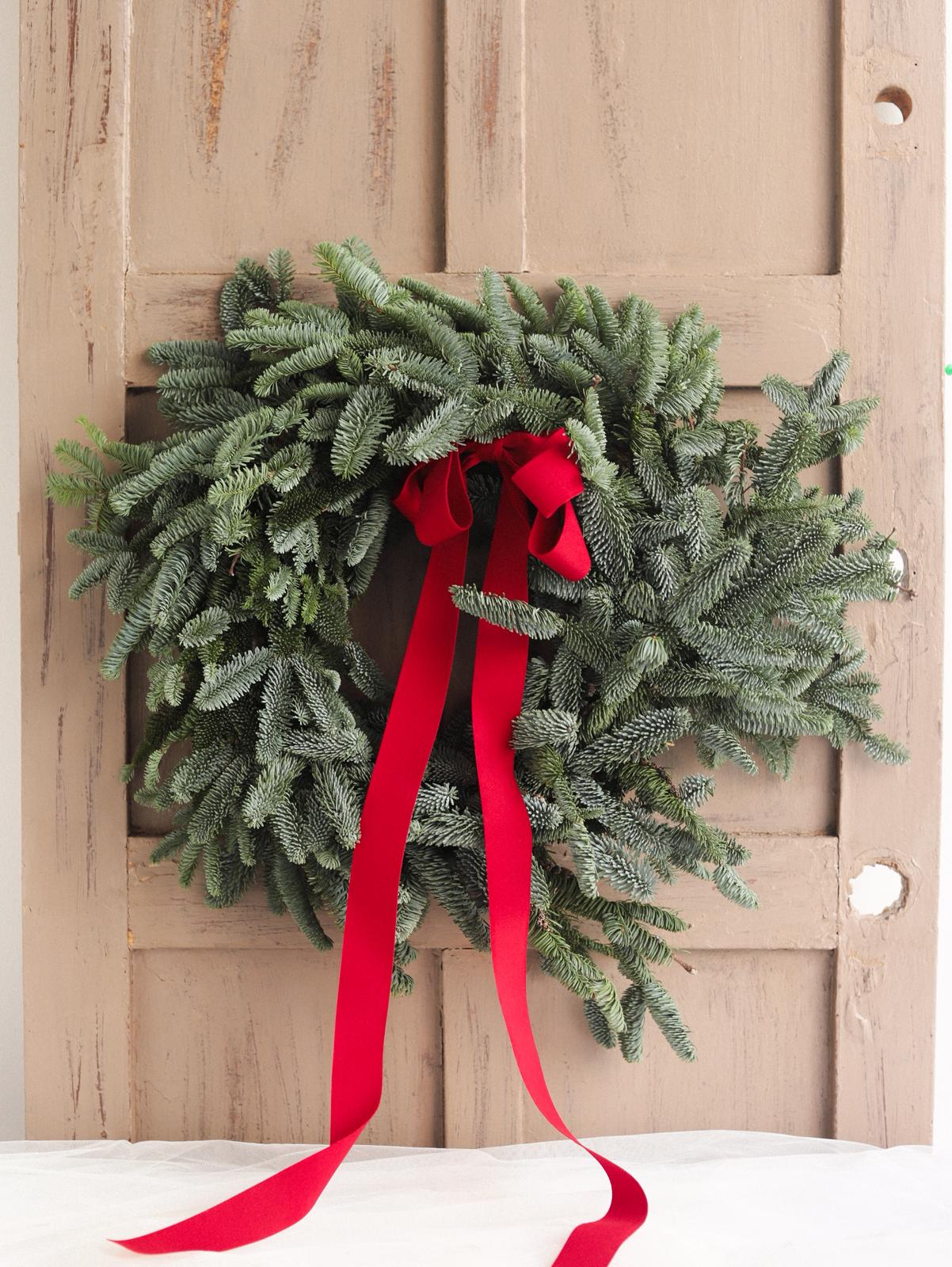 Corona navideña nobilis