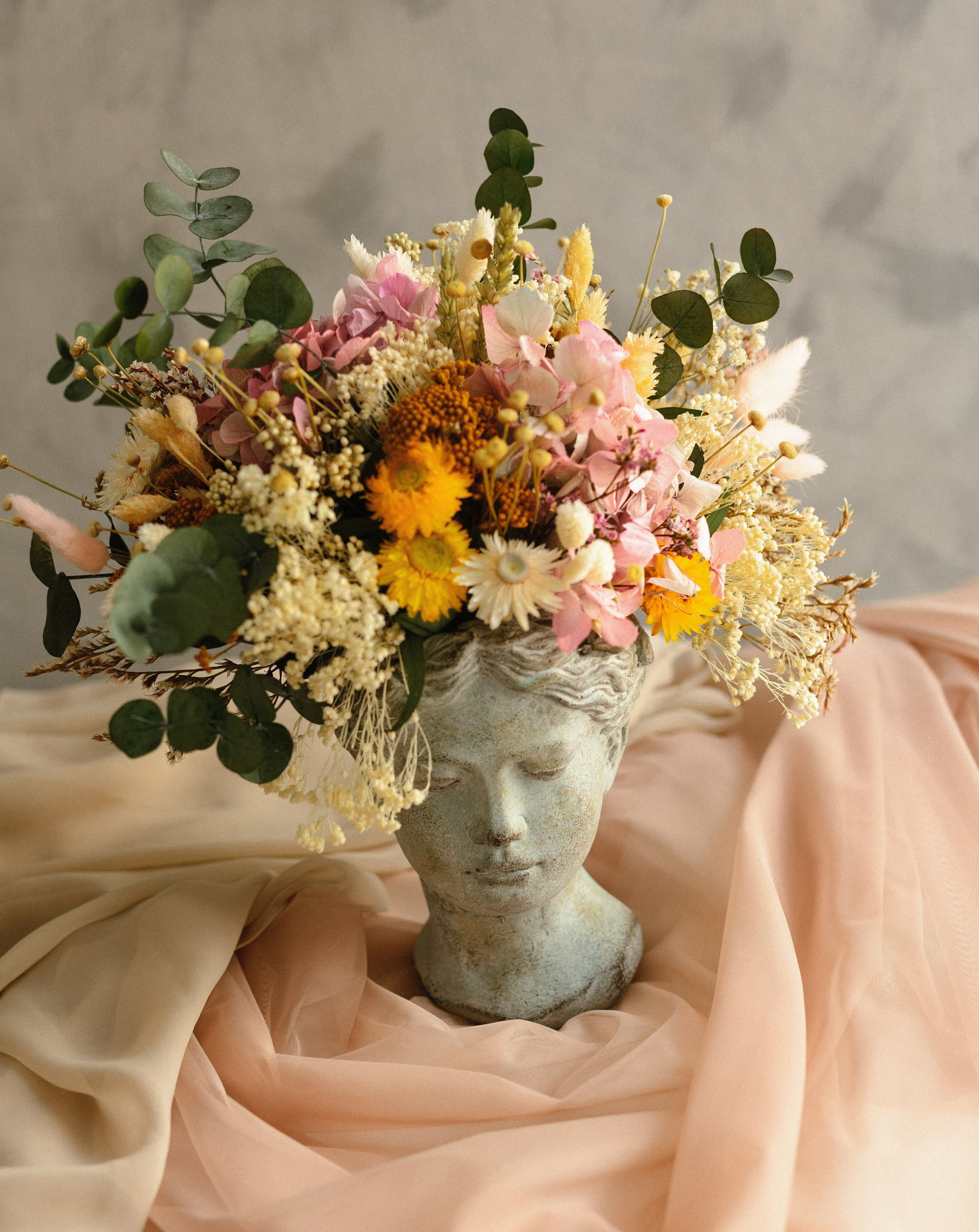 cabeza helénica flores silvestres