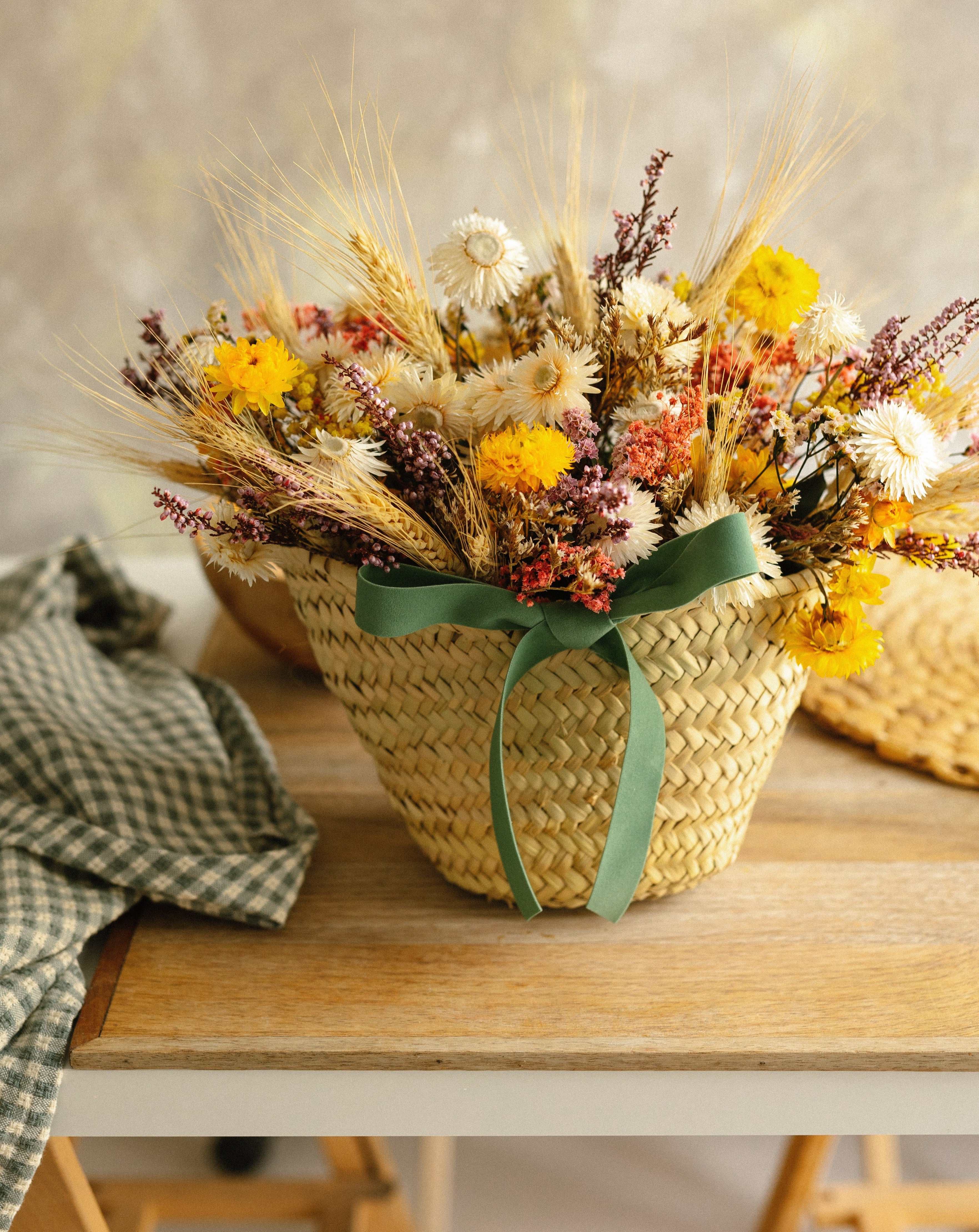 cesta silvestre flores amarillas