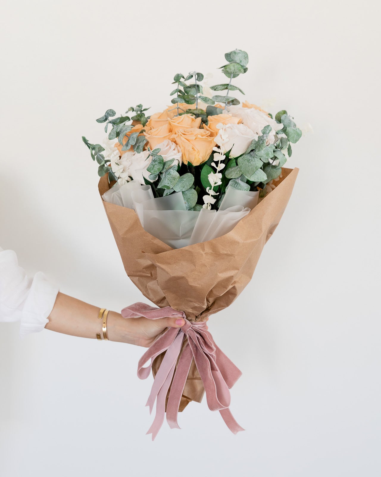 rosas preservadas blancas y salmón