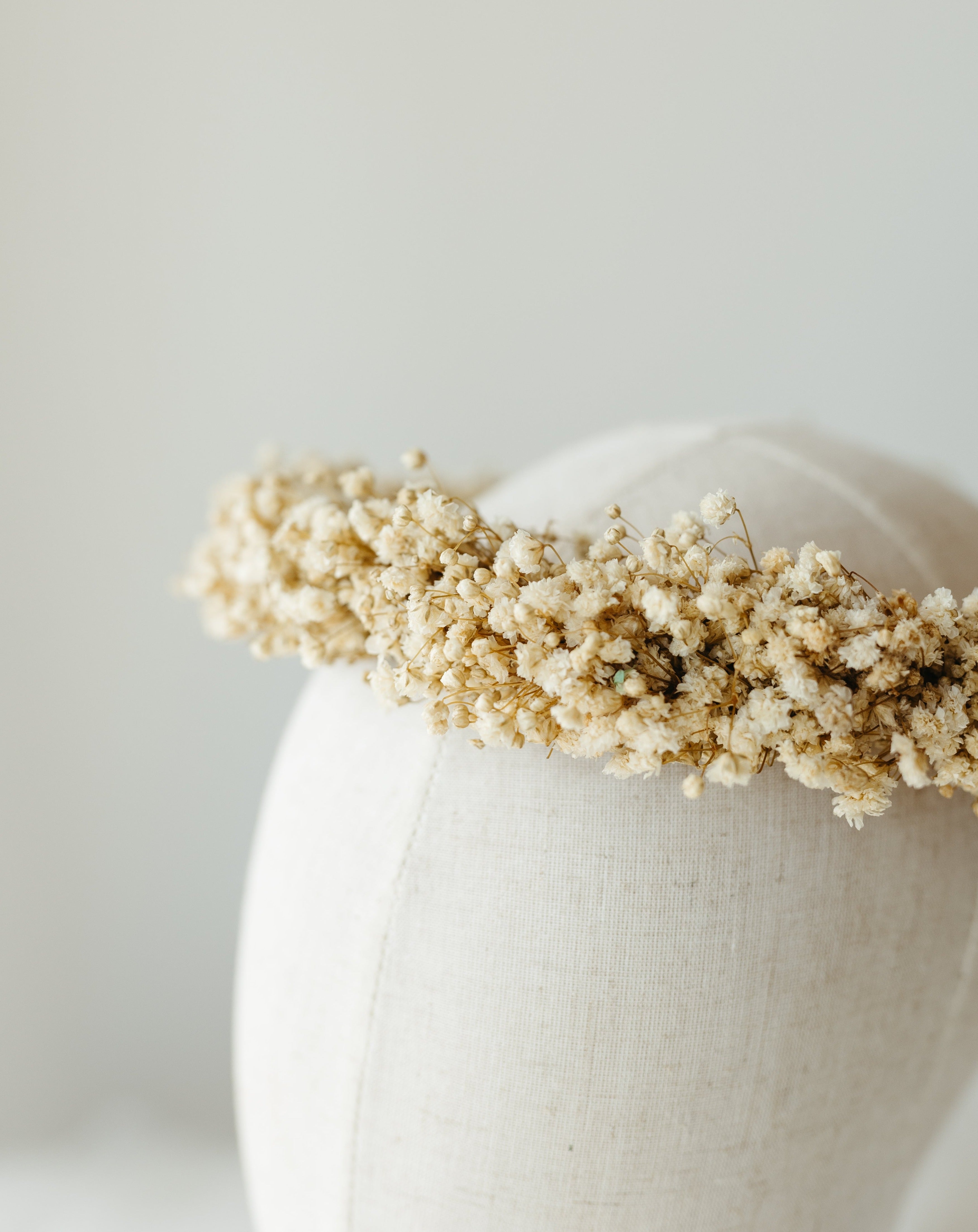 corona personalizada gysophila beige