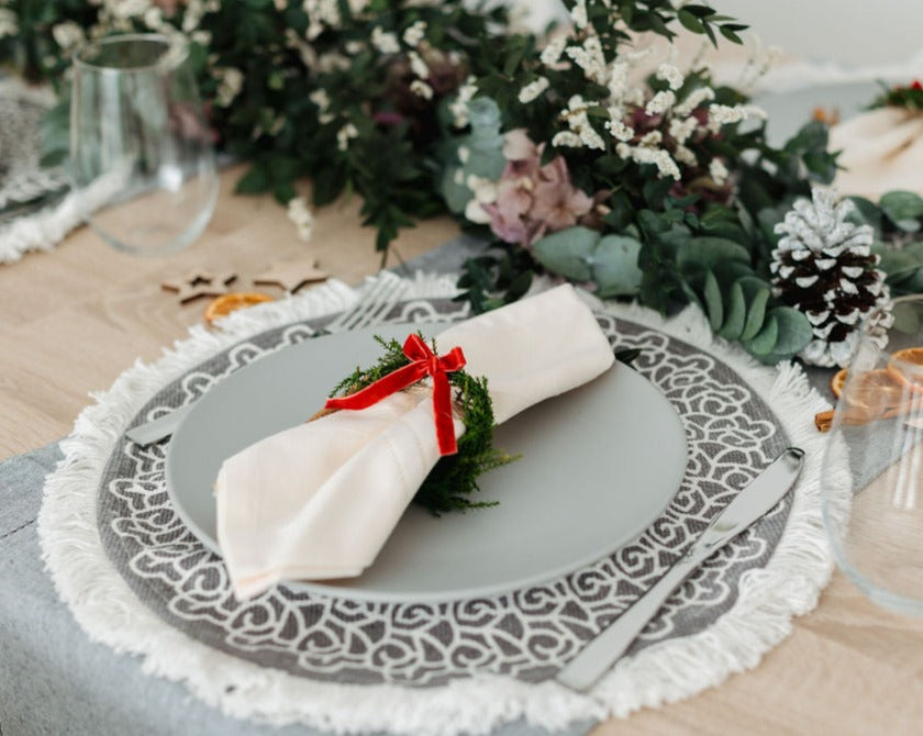 decoracion navideña mesa flores preservadas tuya lazo rojo