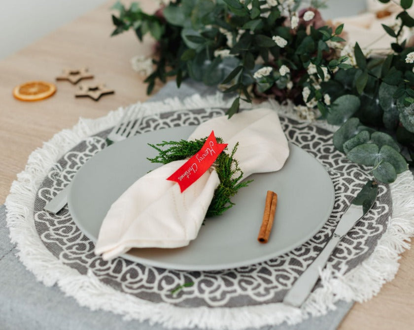 decoracion navideña mesa flores preservadas tuya lazo rojo