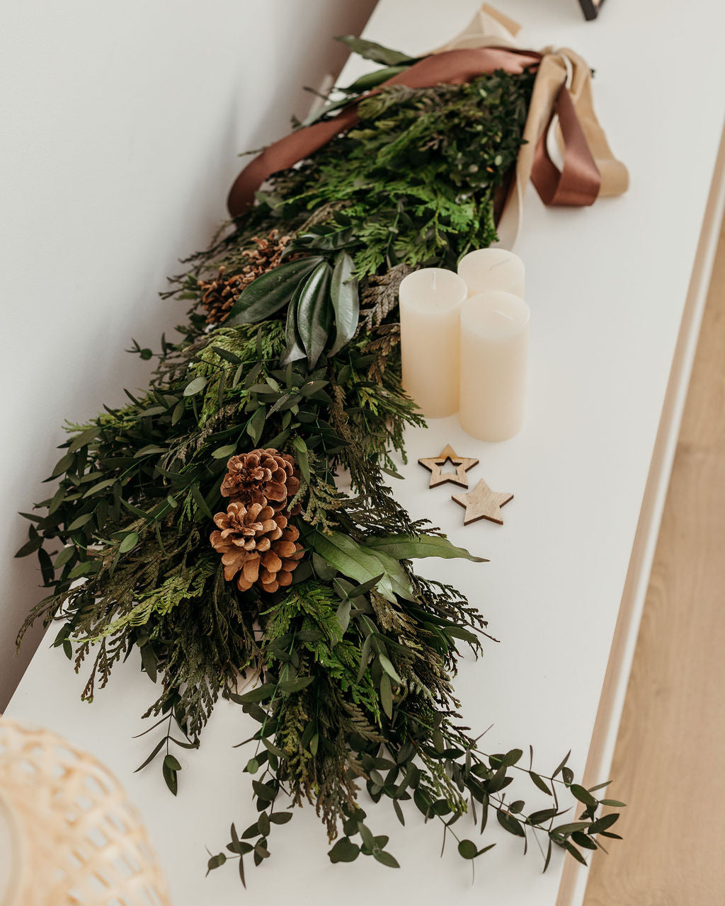 guirnalda navidad tuya eucalipto flores preservadas decoracion