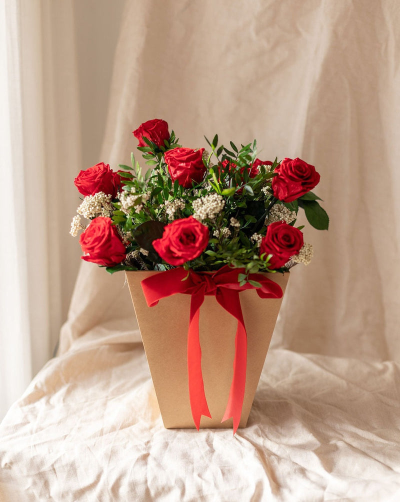 Caja con rosas rojas de talle largo