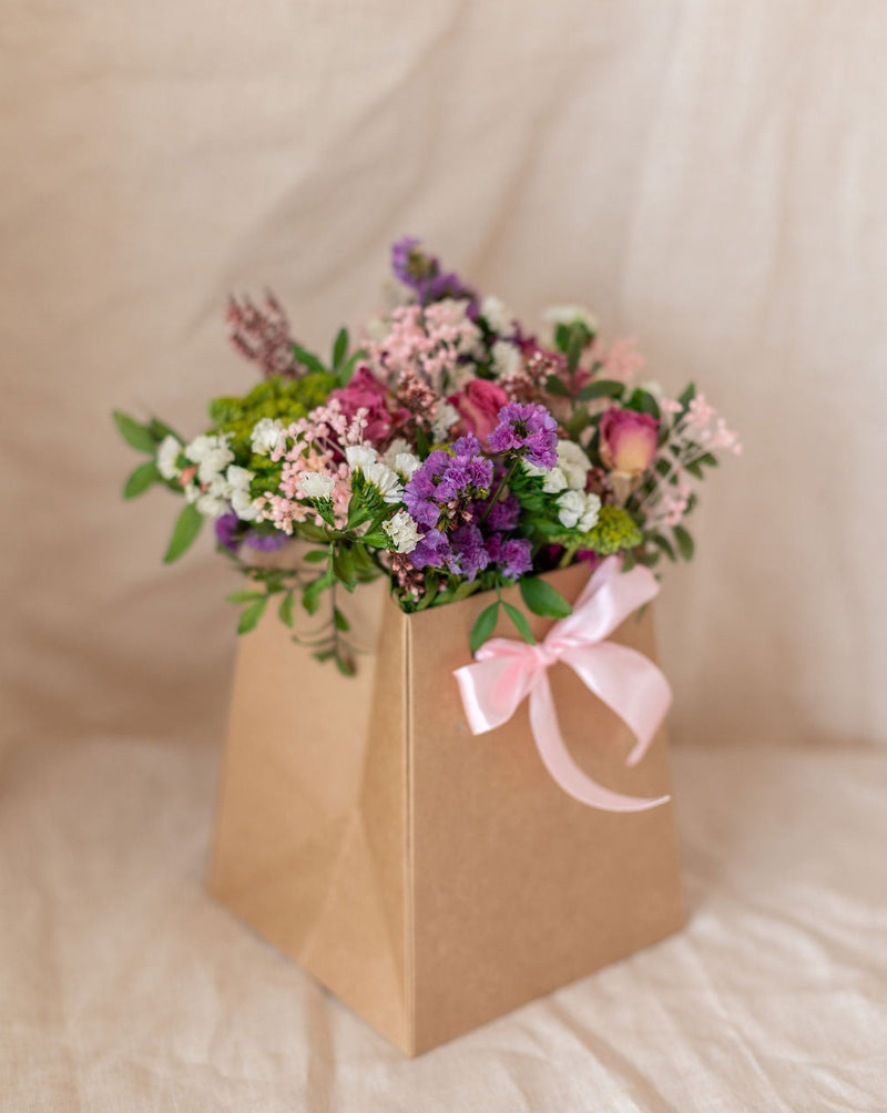 Caja de regalo con flores silvestres