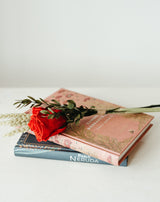 libro y rosa