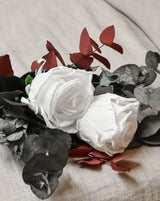 Ramo de dos rosas preservadas blancas 